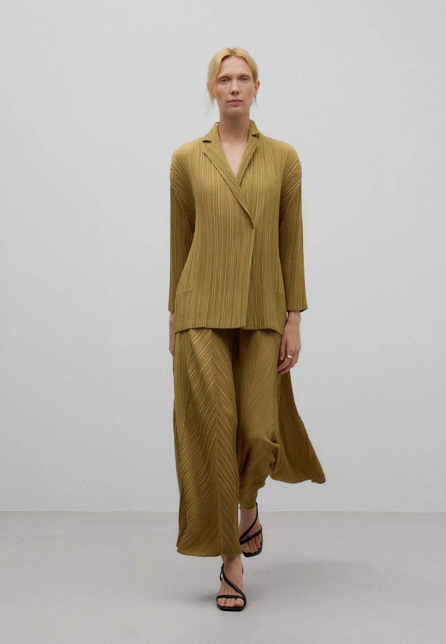 Crinkle Coat - Olive Green - ect.studio
