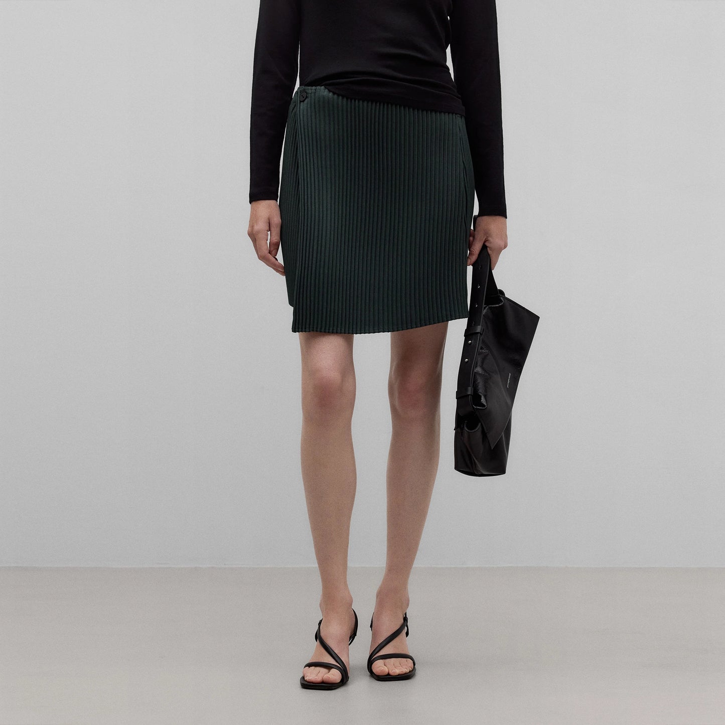 Asymmetrical Crinkle Short Skirt - Bottle Green
