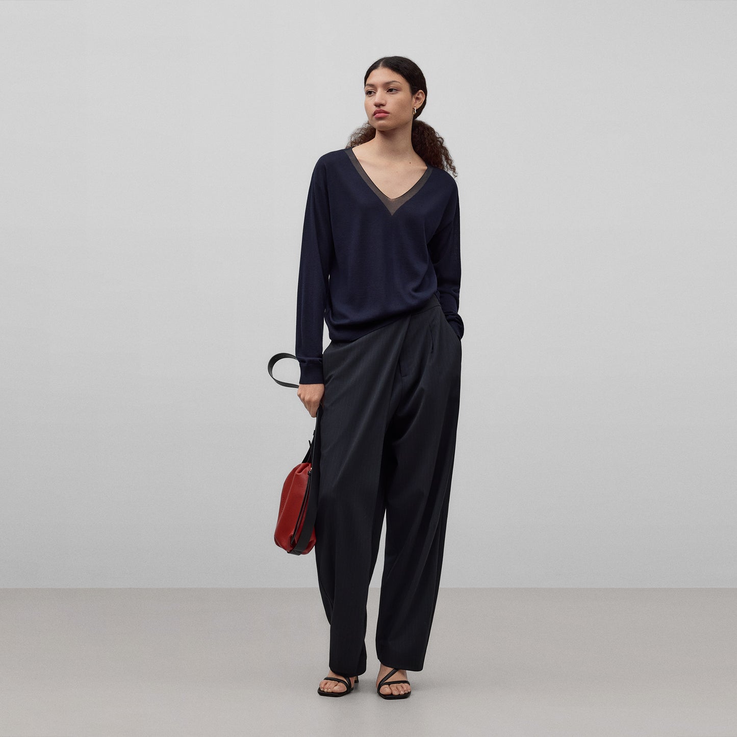 Merino Wool/Silk Knitted Sweater - Navy Blue