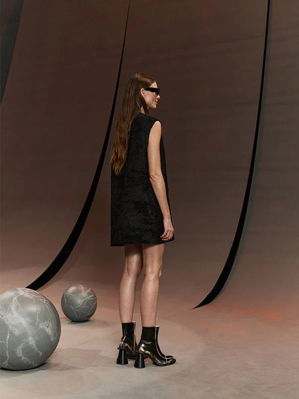Dart Sleeveless Dress