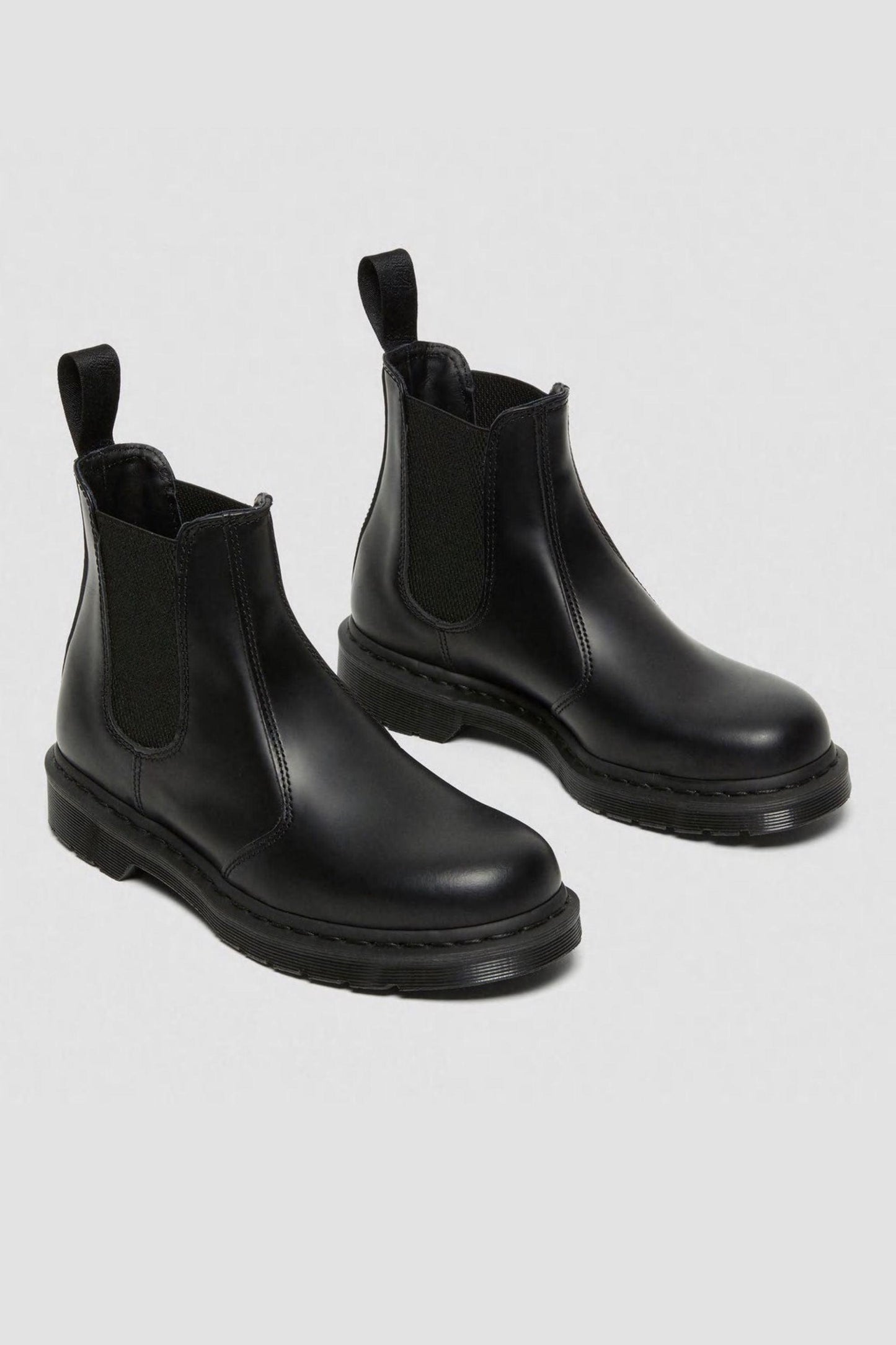 2976 Mono Smooth Leather Chelsea Boots - Dr. Martens - ect.studio