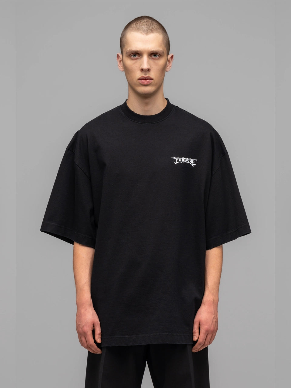 'NERVE SHATTER' Oversized T-shirt - Washed Black